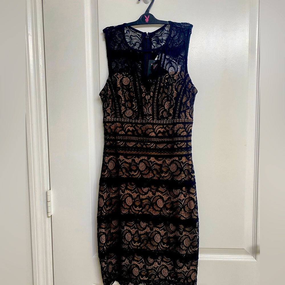 KASON LACE BODYCON DRESS BY GUESS
BLACK